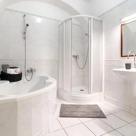Lejlighed Luxury Karmelitska 2b